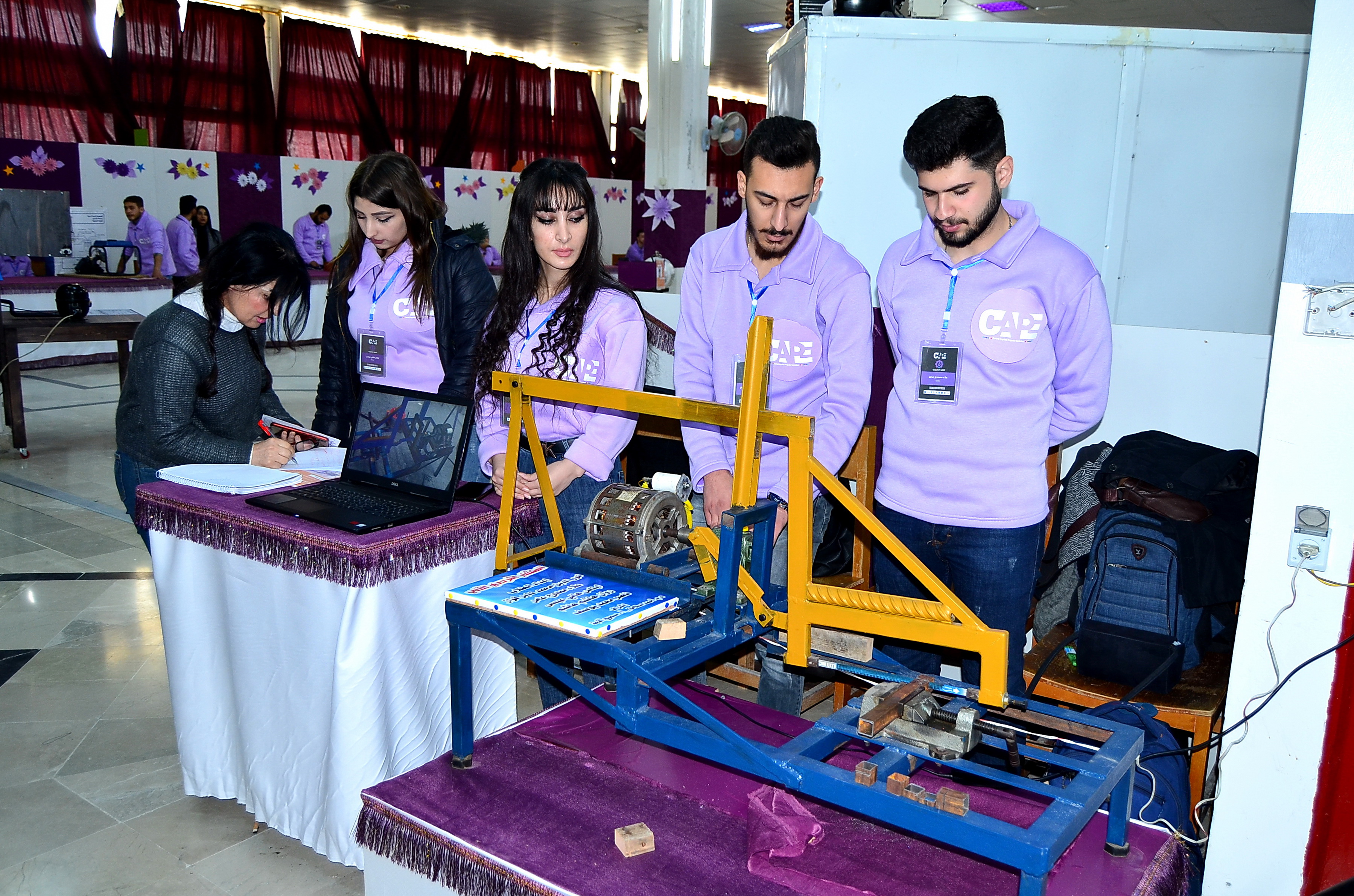  تجارب متميزة وافكارا مبتكرة في معرض مشاريع الكلية التطبيقية بجامعة تشرين