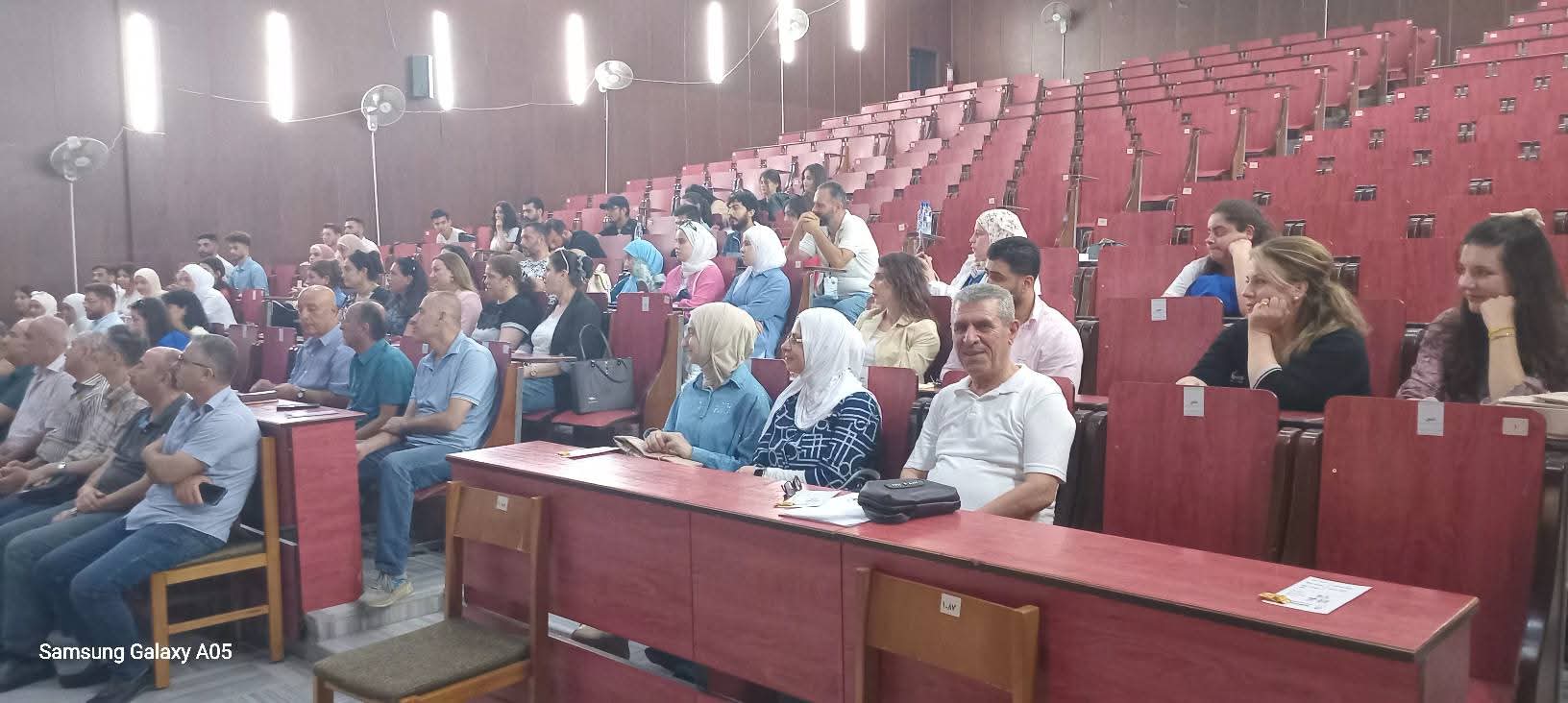 جلسة حوارية للدكتورة عبير ناعسة بعنوان "من مقاعد الجامعة إلى سوق العمل" موجهة لطلاب التعليم المفتوح 
