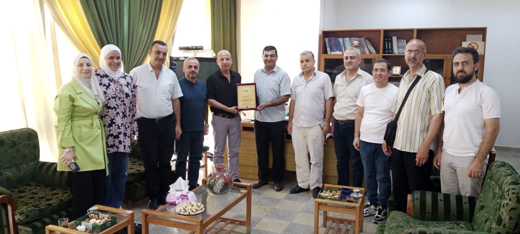 إجراءات تسليم واستلام العمادة والكادر الإداري في كلية الهندسة المعلوماتية 