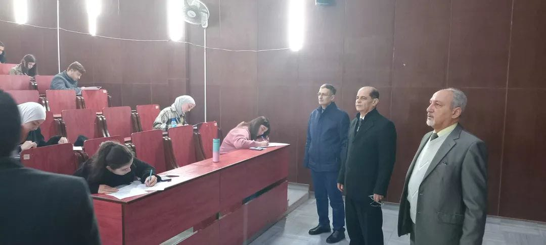 جولة نائب رئيس الجامعة للتعليم المفتوح أ.د. محمد عكروش على امتحانات كلية الاقتصاد للفصل الأول 2025-2026
