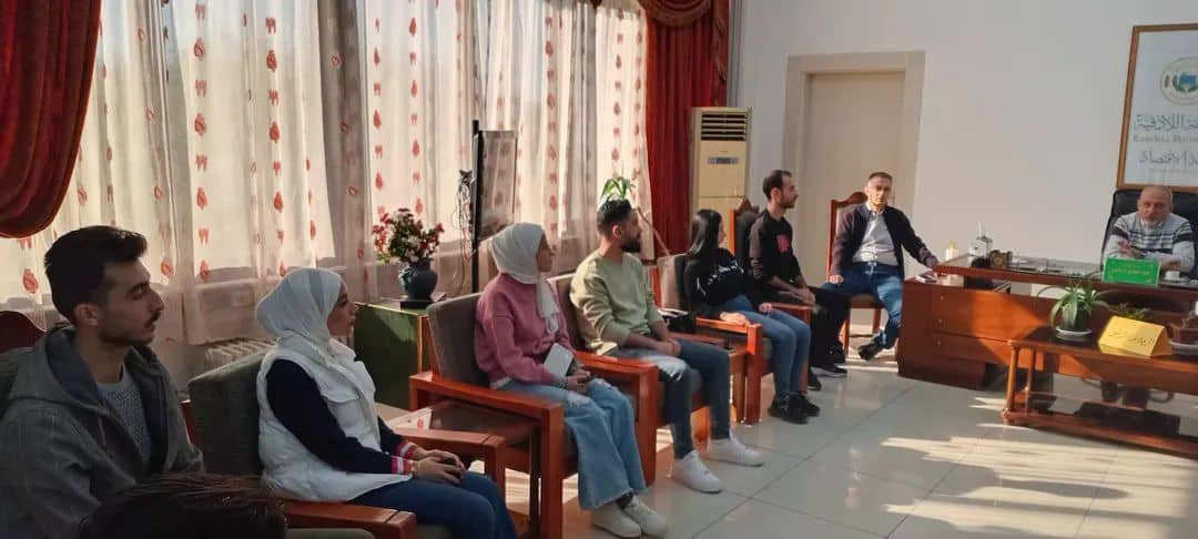 استقبال عميد كلية الاقتصاد الفريق التطوعي الطلابي بكلية الاقتصاد