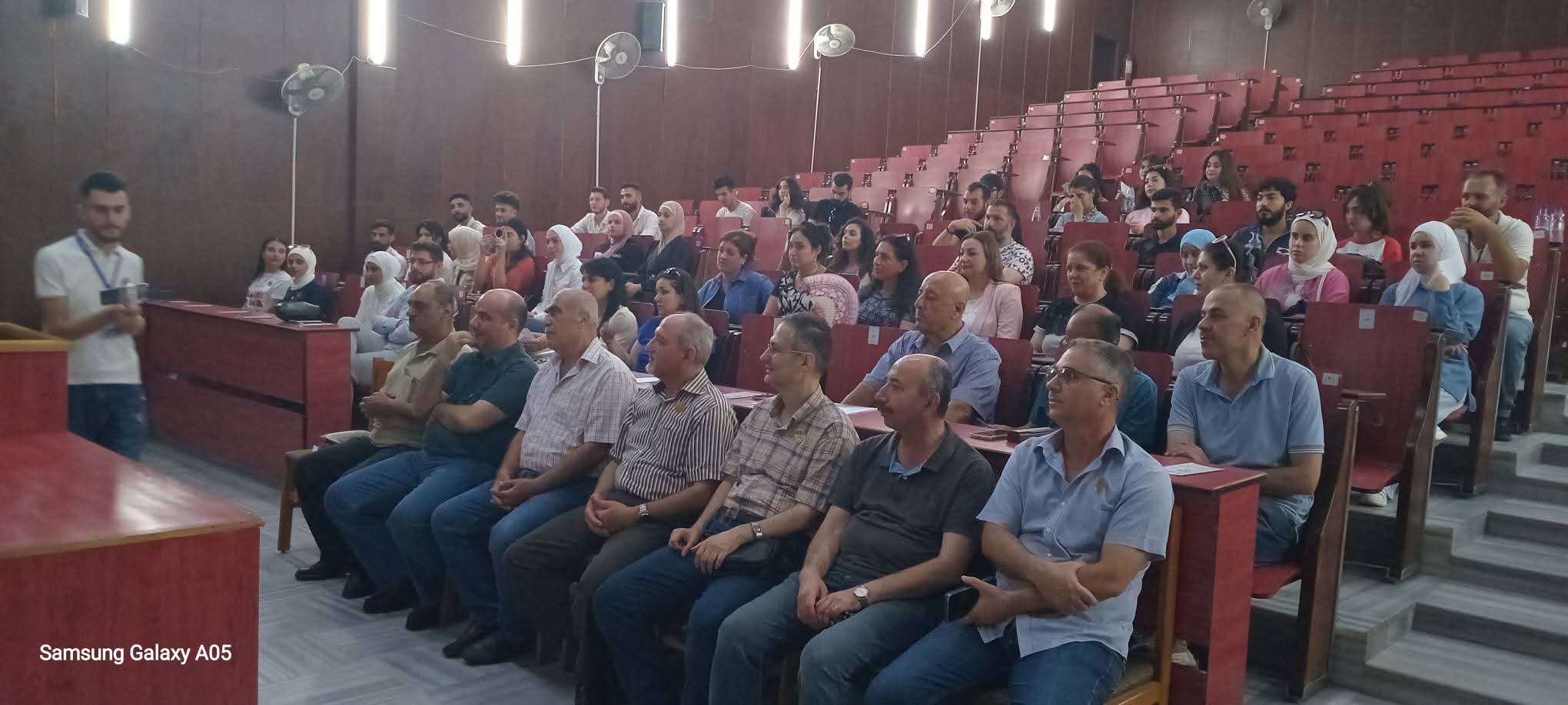 جلسة حوارية للدكتورة عبير ناعسة بعنوان "من مقاعد الجامعة إلى سوق العمل" موجهة لطلاب التعليم المفتوح 