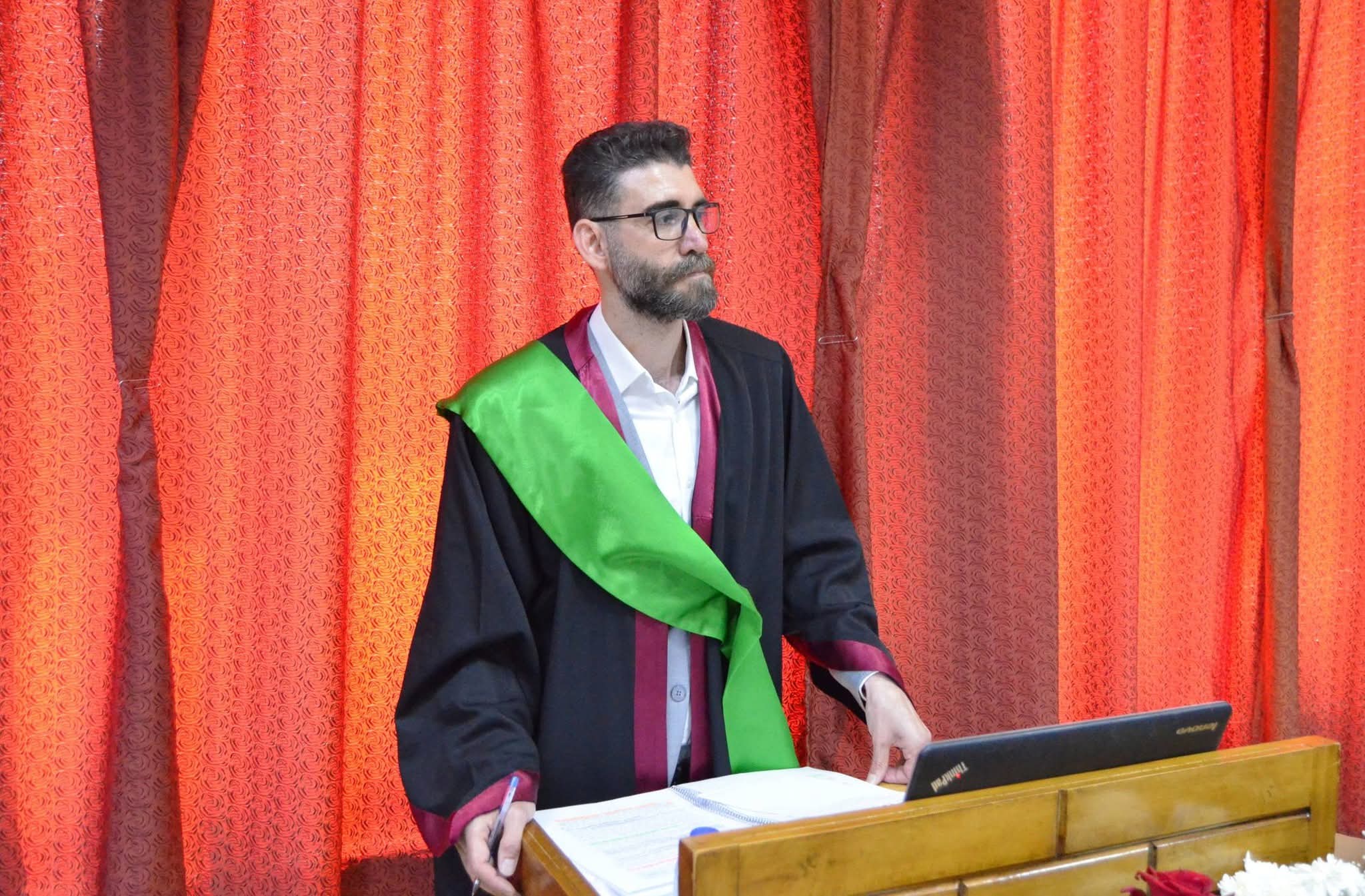 منح درجة الدكتوراه للباحث علي طلال اسماعيل في قسم إدارة الأعمال