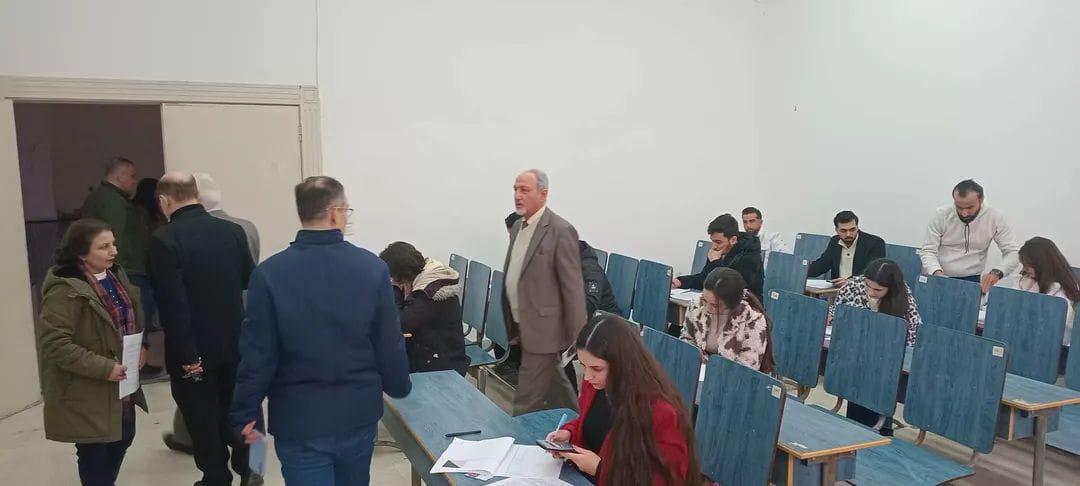 جولة نائب رئيس الجامعة للتعليم المفتوح أ.د. محمد عكروش على امتحانات كلية الاقتصاد للفصل الأول 2025-2026