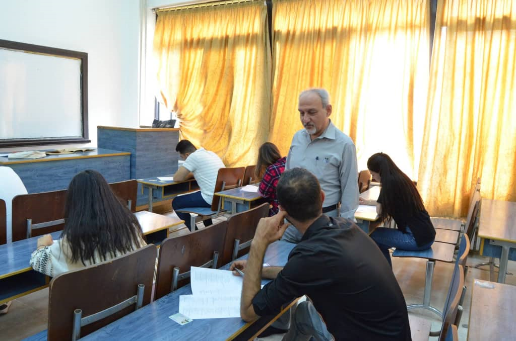 امتحانات الدورة التكميلية لطلاب برامج التعليم المفتوح في كلية الاقتصاد.