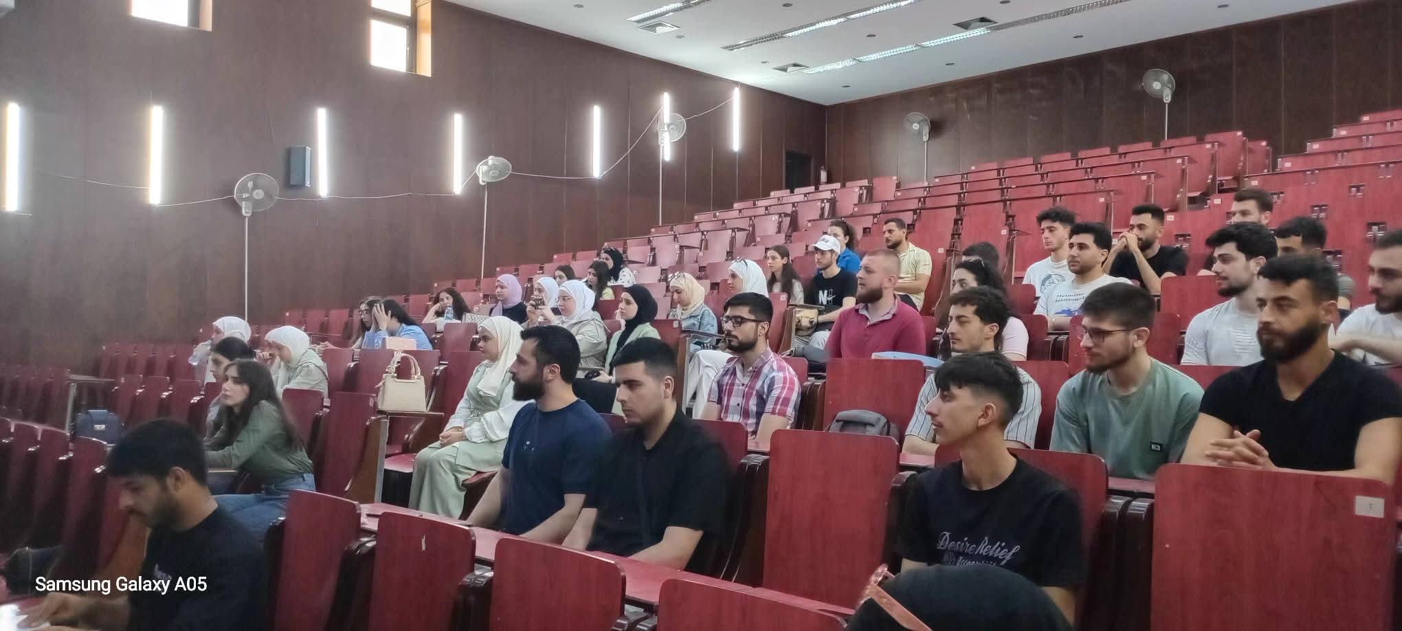 توزيع الشهادات للطلاب المتدربين في دورة المحاسبة السحابية بالتعاون مع شركة وكيد للحلول المالية والمحاسبية