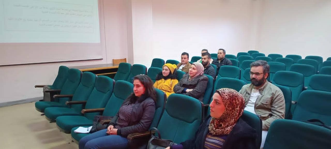 اجتماع عميد كلية الاقتصاد مع الدارسين في الدورة الثالثة والعشرين للمعهد الوطني للإدارة العامة