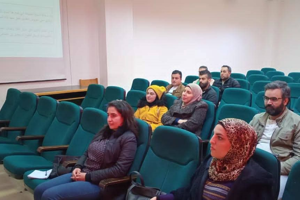 اجتماع عميد كلية الاقتصاد مع الدارسين في الدورة الثالثة والعشرين للمعهد الوطني للإدارة العامة