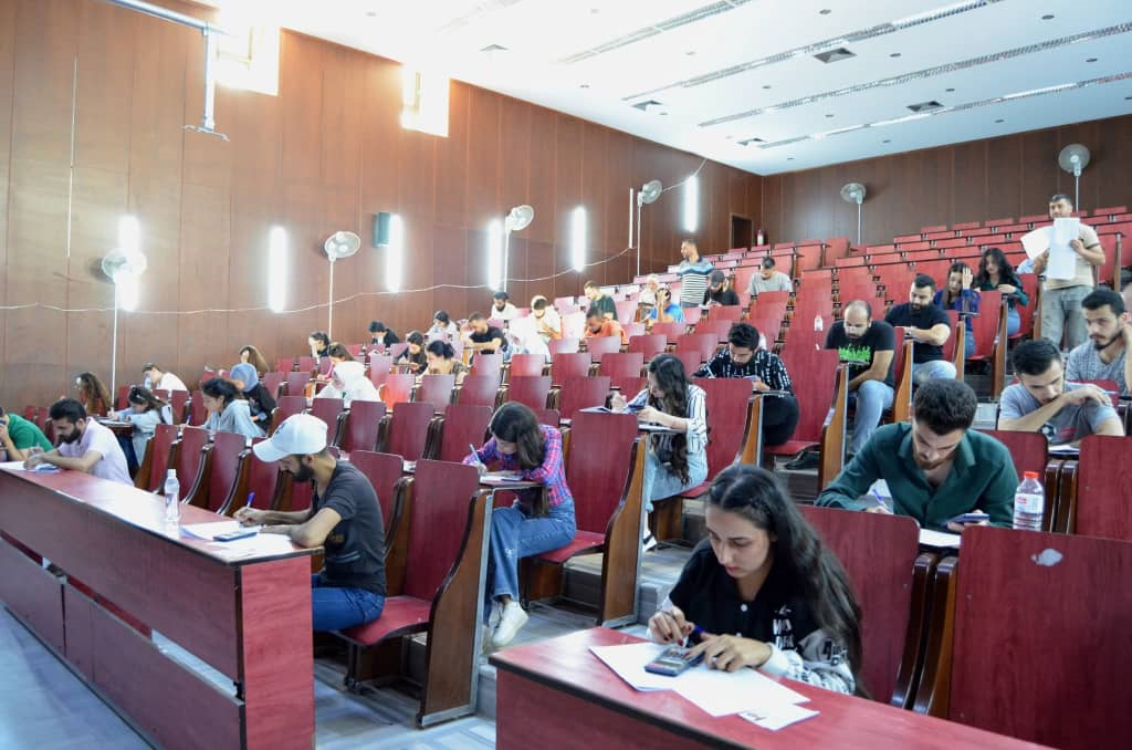 امتحانات الدورة التكميلية في كلية الاقتصاد بجامعة اللاذقية