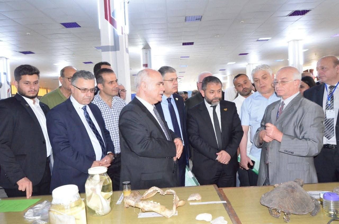 أقام المعهد العالي للبحوث البحرية برعاية محافظ الاذقية الأستاذ أحمد مصطفى مؤتمرا علميا بعنوان"البيئة البحرية والاستثمار المستدام لمواردها"في المكتبة المركزية في جامعة اللاذقية