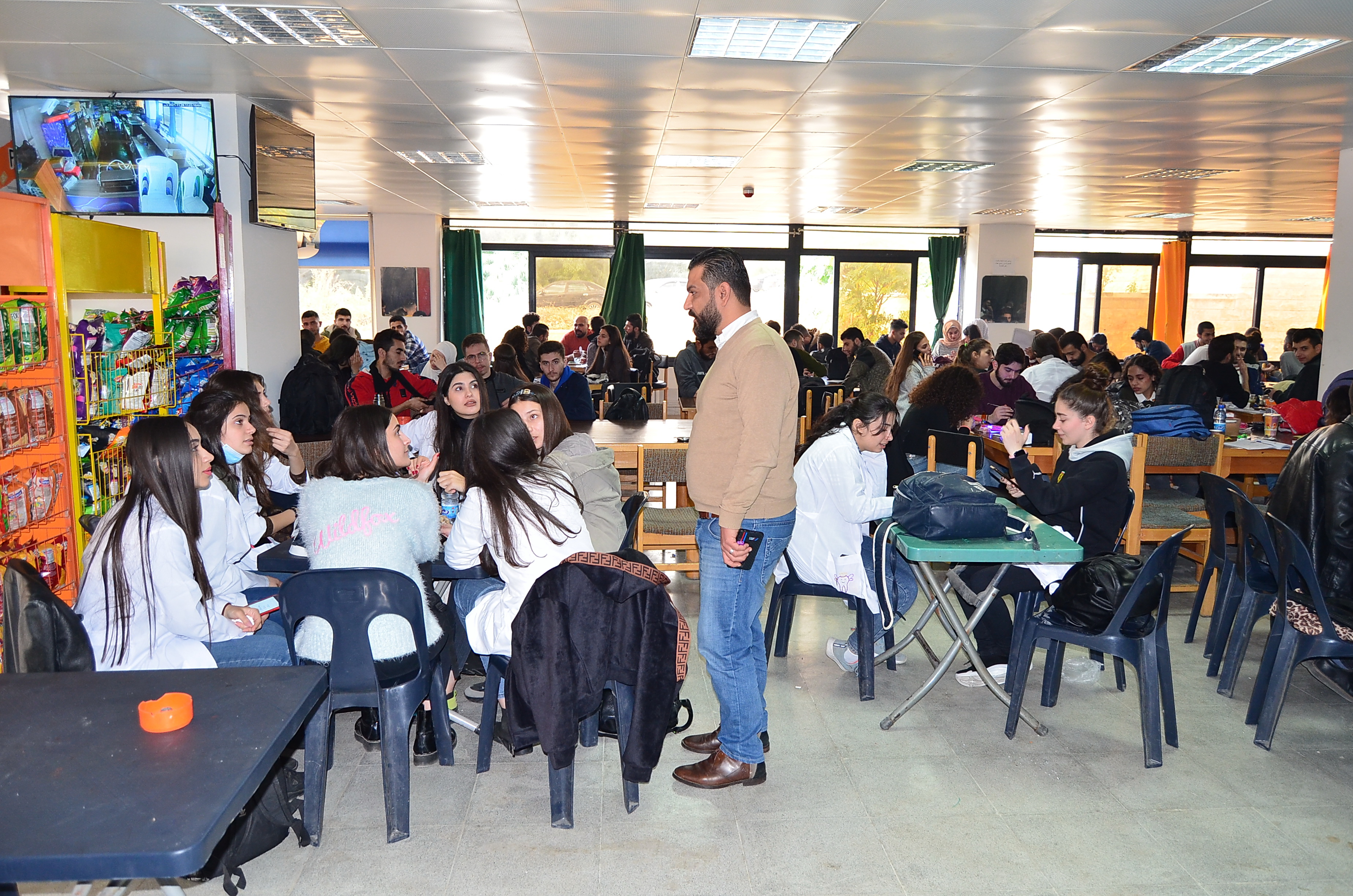 جولة تفقدية على اروقة ومختبرات كلية طب الاسنان بجامعة تشرين
