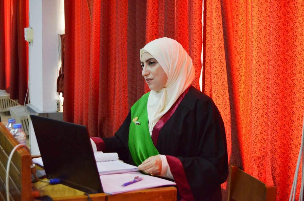 منح درجة الدكتوراه للباحثة نشوة عز الدين حمود في قسم العلوم المالية والمصرفية