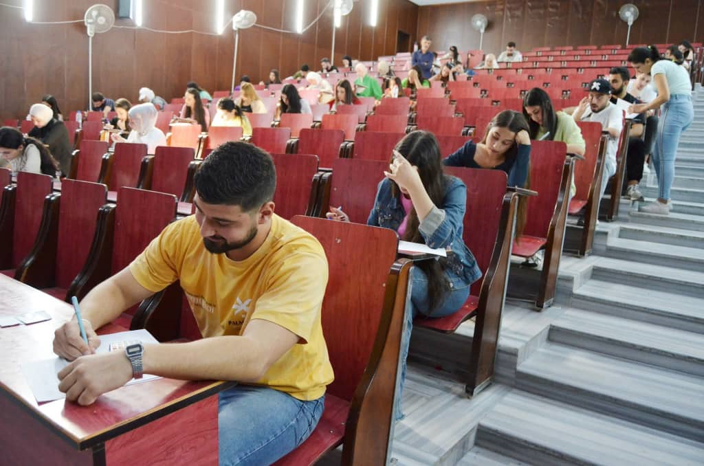 امتحانات الدورة التكميلية في كلية الاقتصاد بجامعة اللاذقية