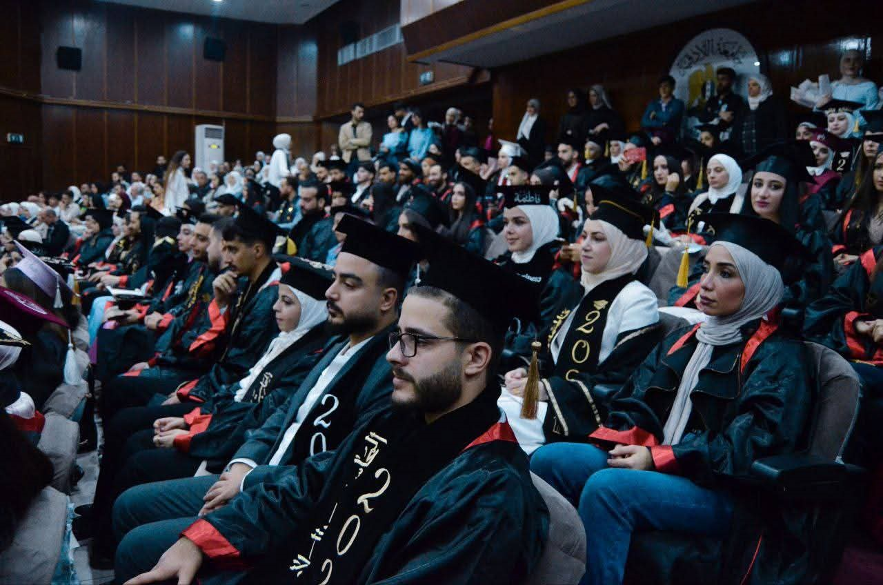 حفل تخرج طلاب كلية الاقتصاد دفعة 2024-2025