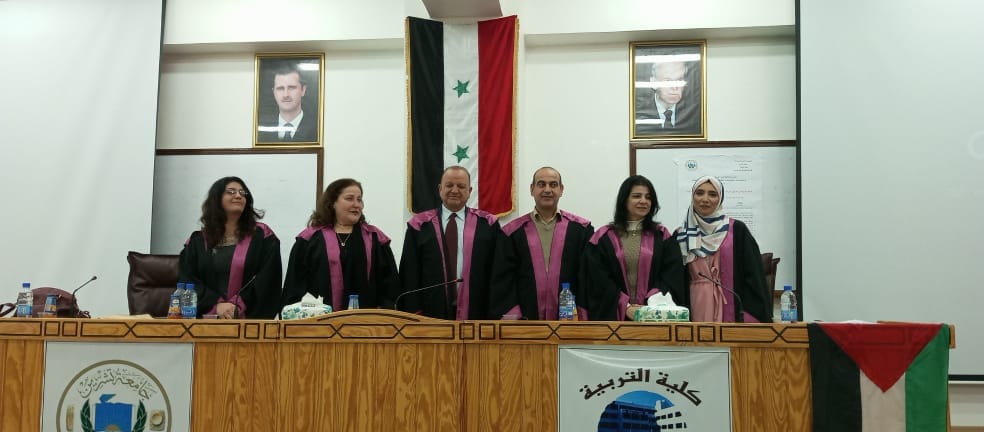 مناقشة علنية لأطروحة الدكتوراه للطالبة عائشة سمير كادونه في كلية التربية