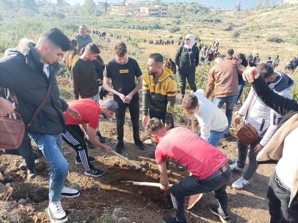 بمشاركة 600 طالبا وطالبة من جامعة تشرين حملة تشجير في محمية ام الطيور