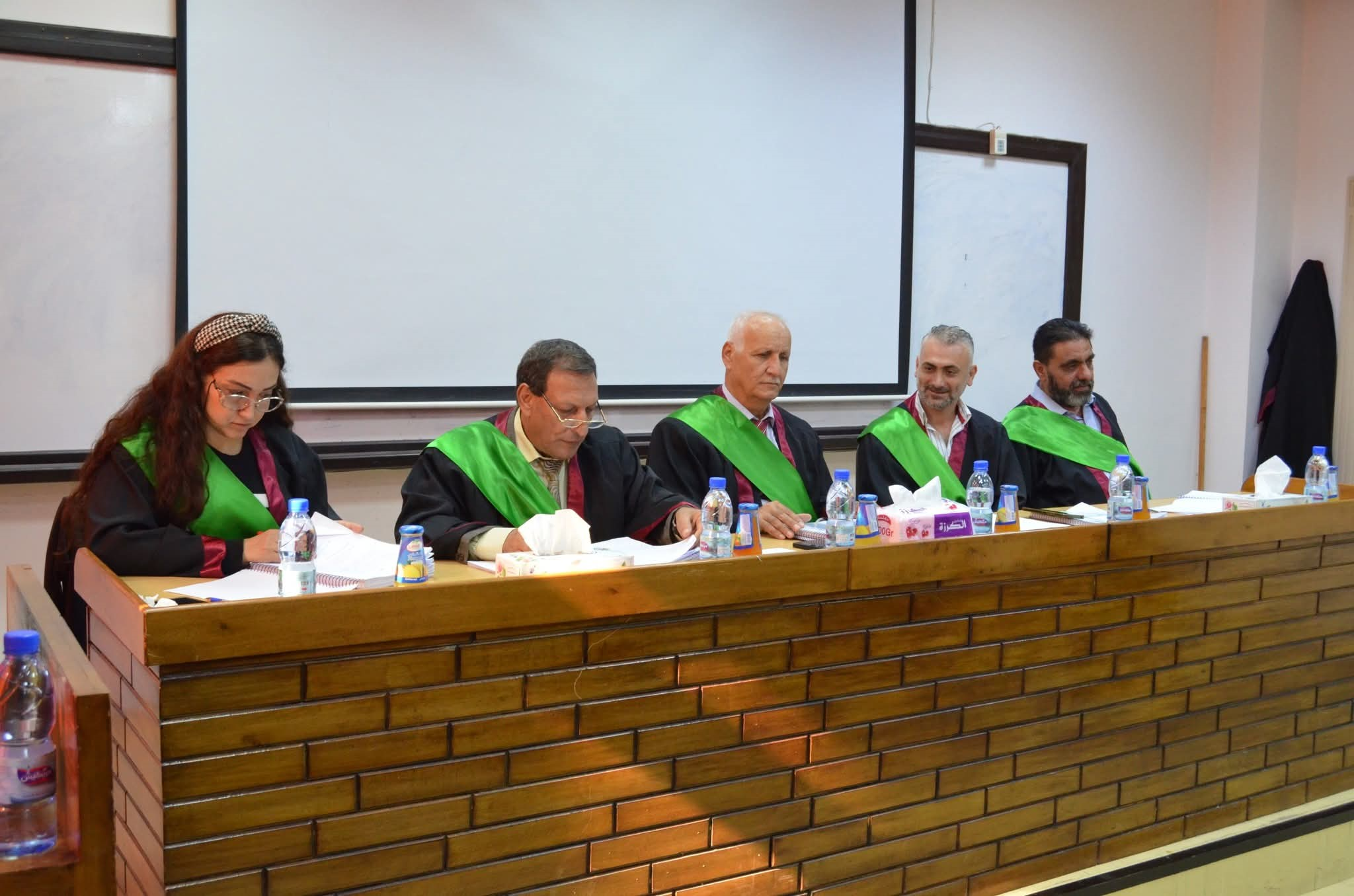 المناقشة العلنية لأطروحة الدكتوراة في كلية الاقتصاد -قسم إدارة الاعمال- بجامعة اللاذقية للباحثة نسرين سكيف