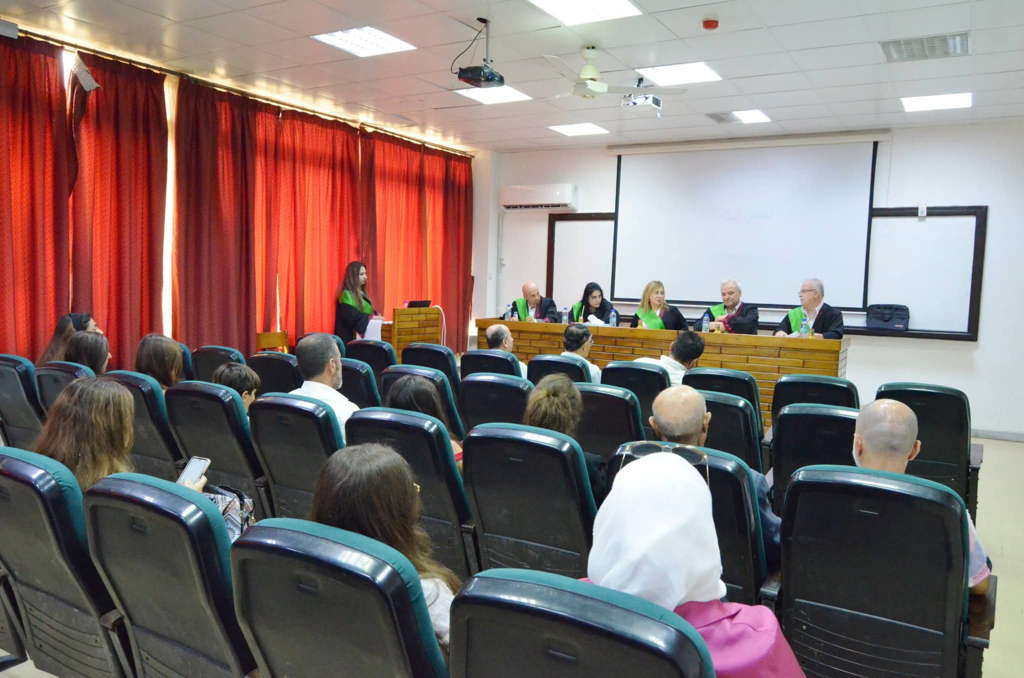 منح درجة الدكتوراه للطالبة لينا هبرة في قسم إدارة الأعمال