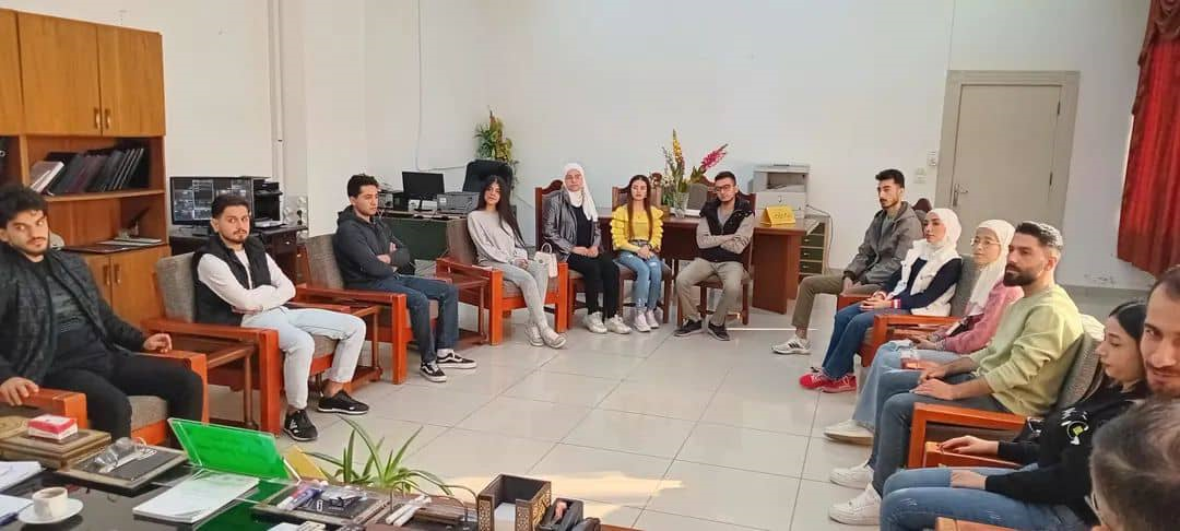 استقبال عميد كلية الاقتصاد الفريق التطوعي الطلابي بكلية الاقتصاد