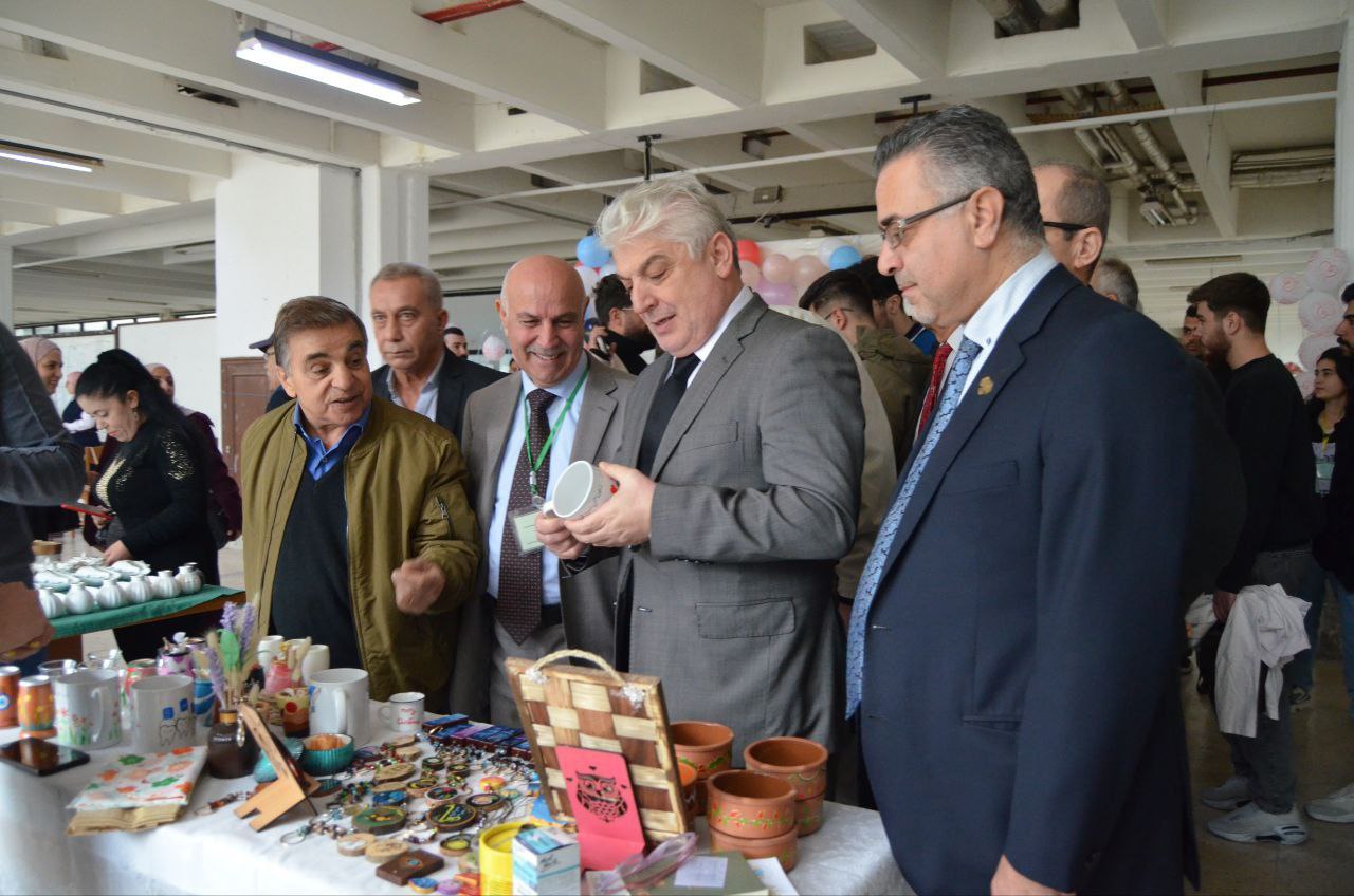 افتتاح معرض المنتجات الزراعية في كلية الهندسة الزراعية بجامعة اللاذقية