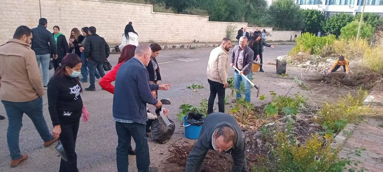 حملة النظافة في محيط كلية الاقتصاد بمناسبة عيد التحرير