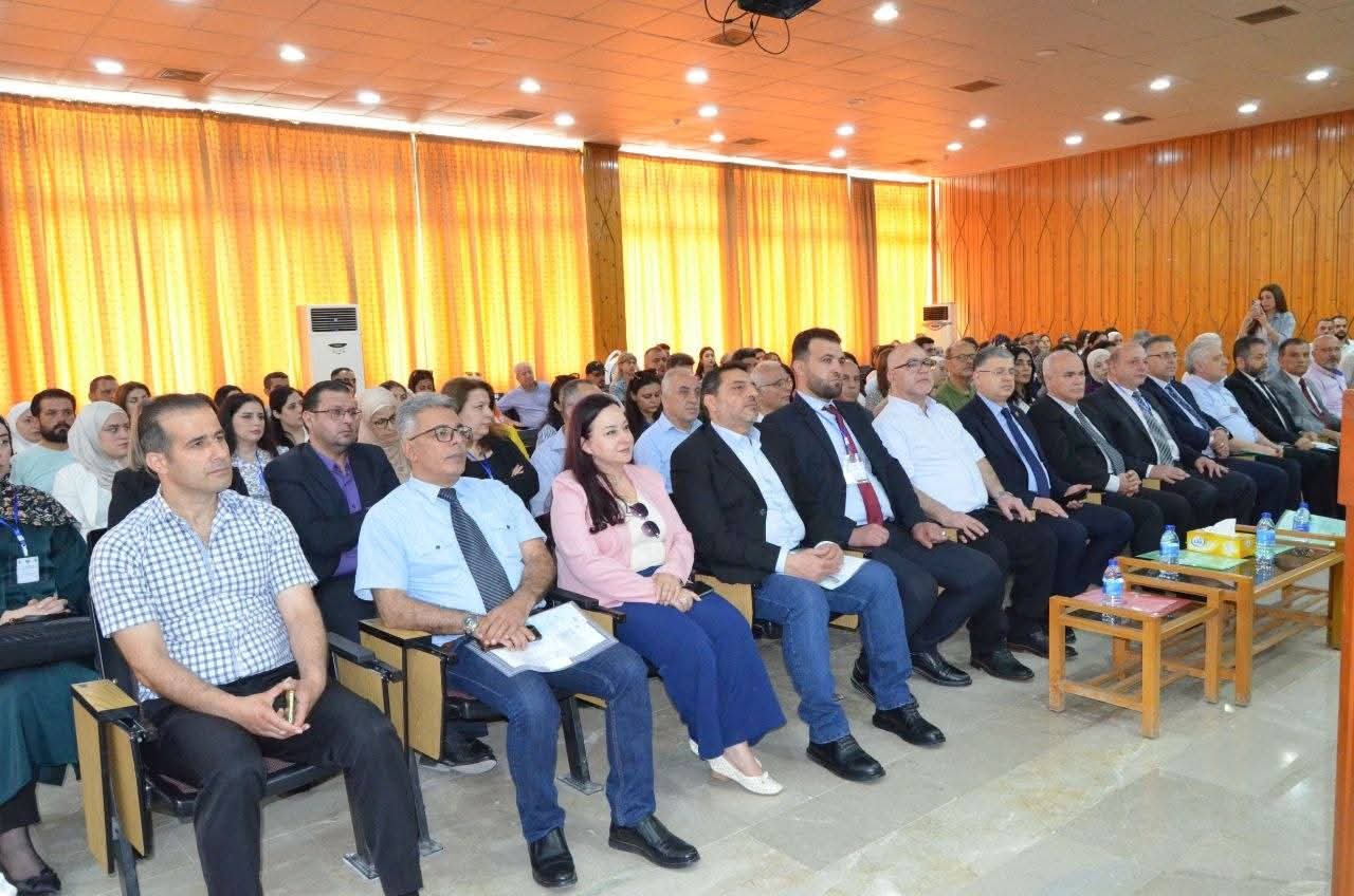أقام المعهد العالي للبحوث البحرية برعاية محافظ الاذقية الأستاذ أحمد مصطفى مؤتمرا علميا بعنوان"البيئة البحرية والاستثمار المستدام لمواردها"في المكتبة المركزية في جامعة اللاذقية