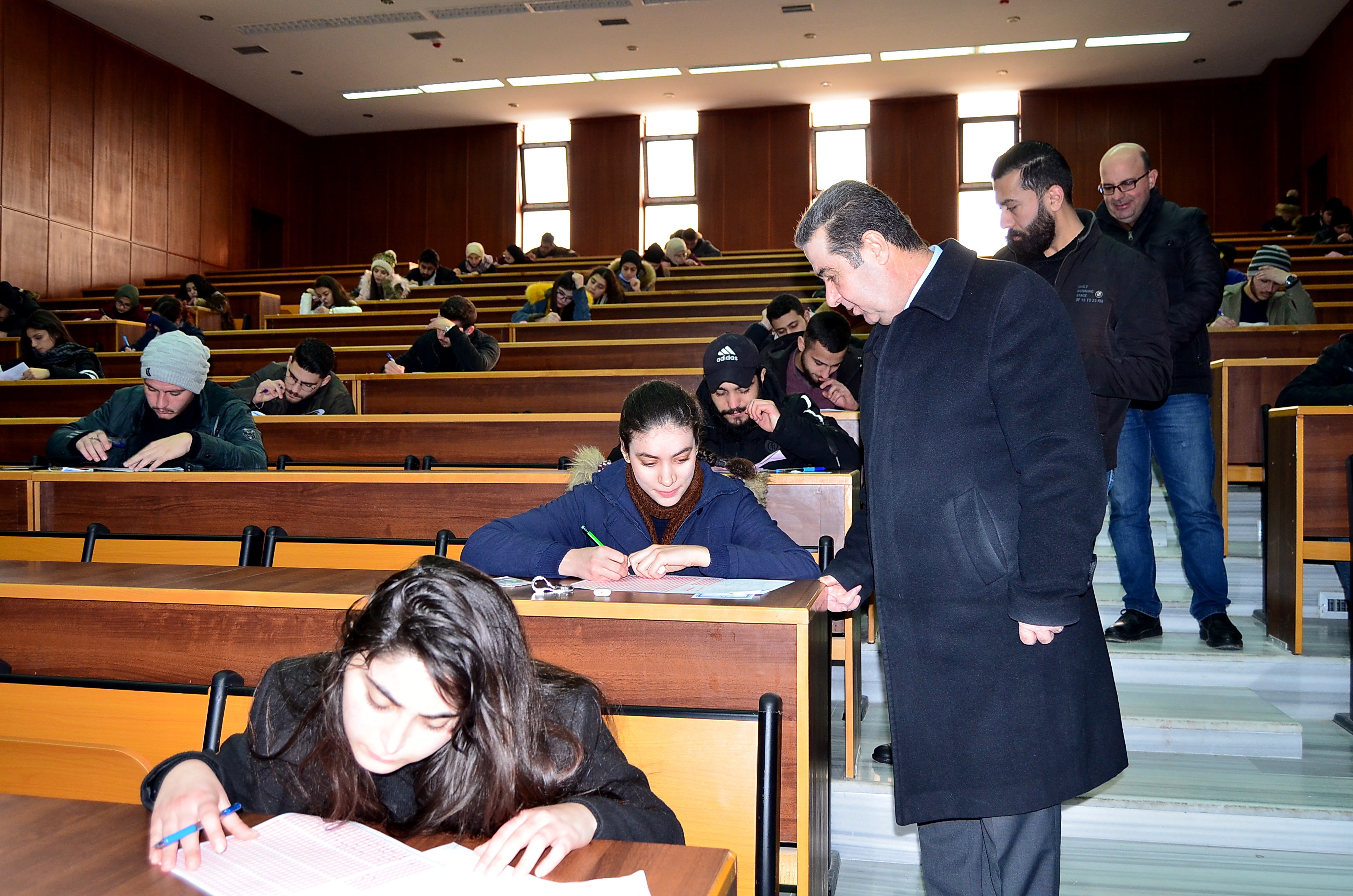 بعد تأجيلها لمدة اسبوع ..كليات الجامعة ومعاهدها تستأنف امتحاناتها اليوم