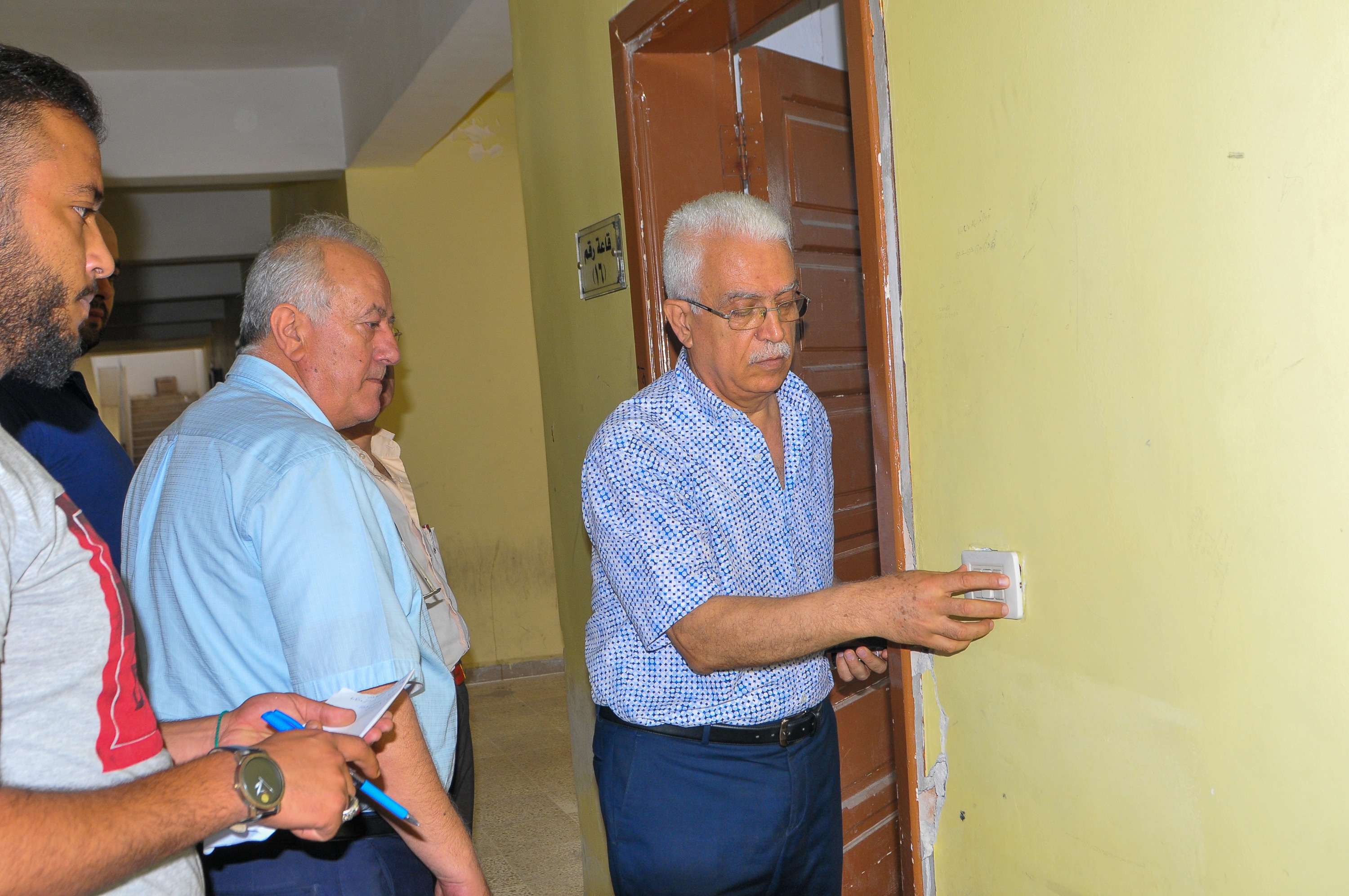 أعمال الصيانة في الكلية التطبيقية قبل بدء العملية الامتحانية