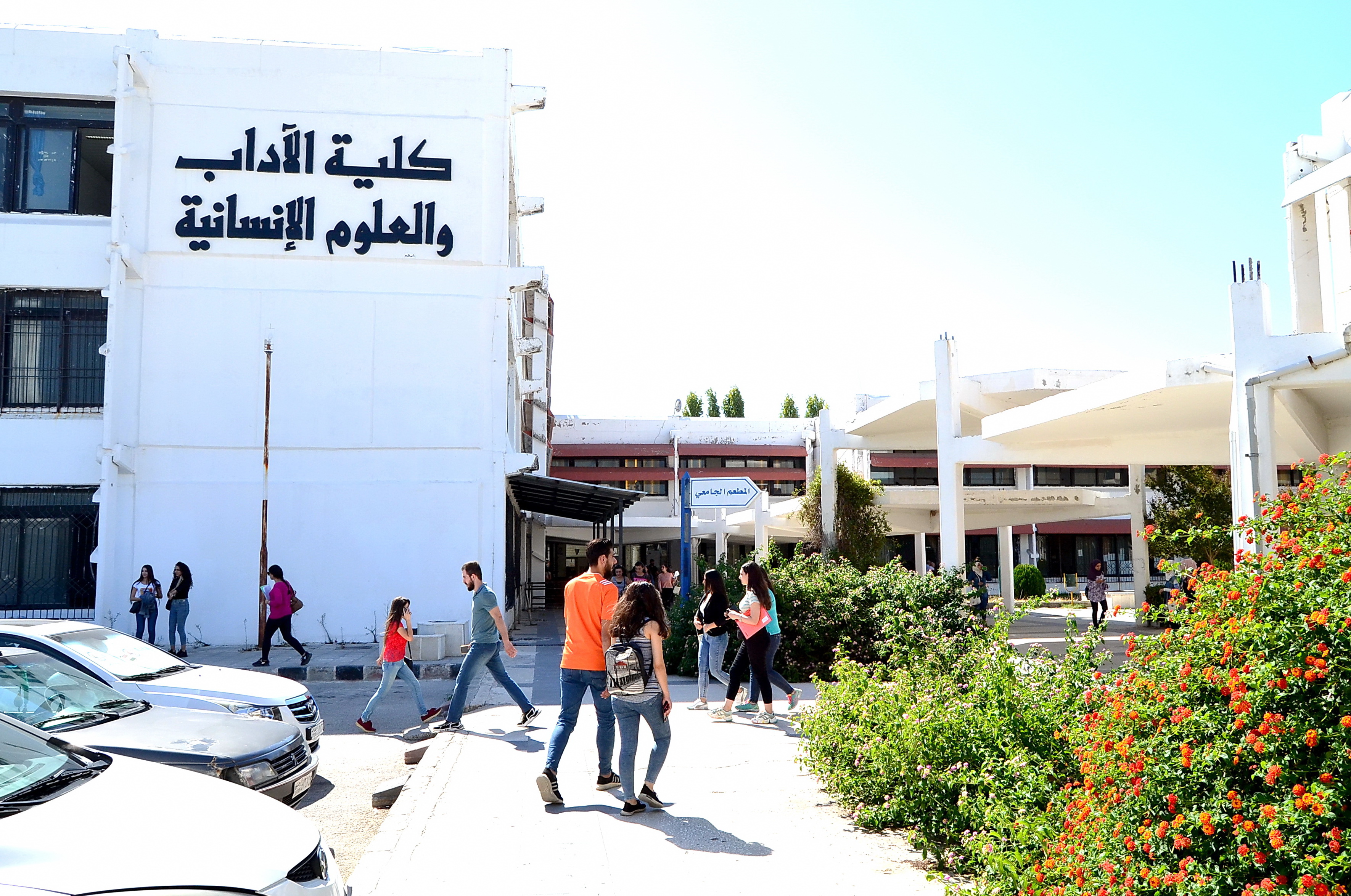 حوالي 450 طالبا نجحوا في اختباري  القبول بقسمي اللغة الانكليزية والفرنسية بجامعة تشرين