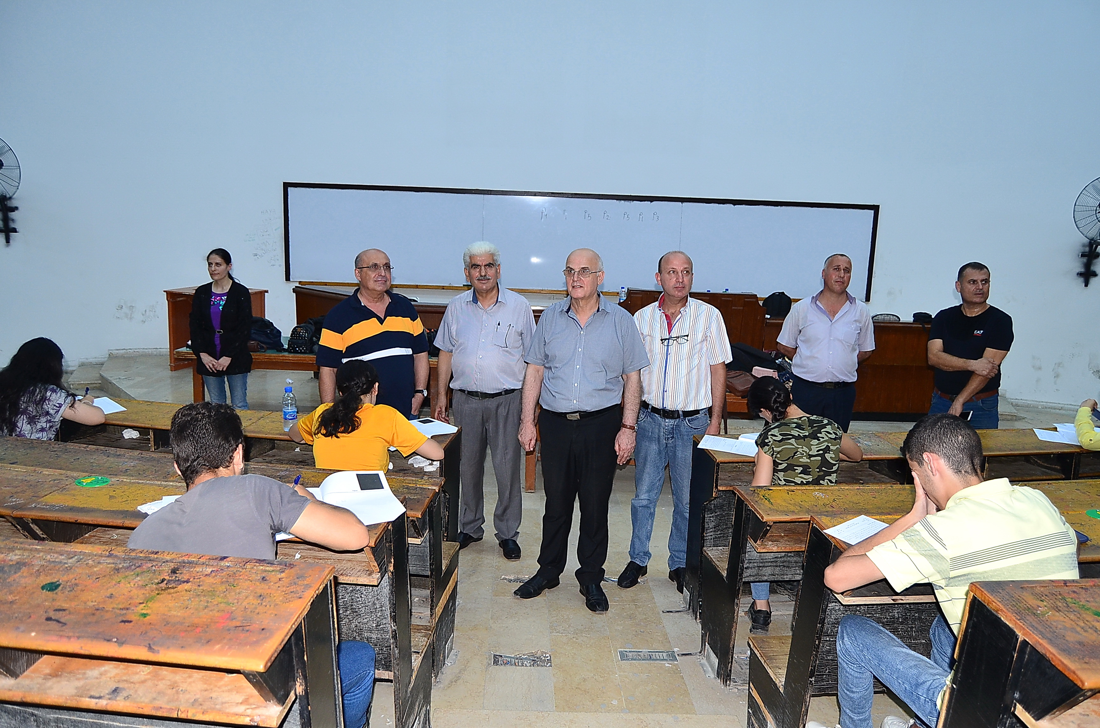 رئيس الجامعة يتفقد واقع الخدمات في المكتبة المركزية و كليتي العلوم و المعلوماتية 