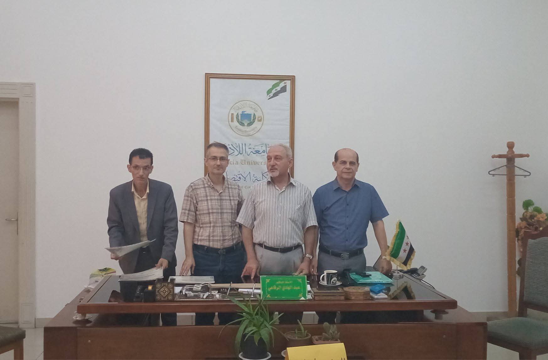 تكريم أعضاء الهيئة التدريسية الخاضعين لدورة تدريب في مركز الحاسب حول استخدام نظام إدارة التعلم وانشاء المحتوى 