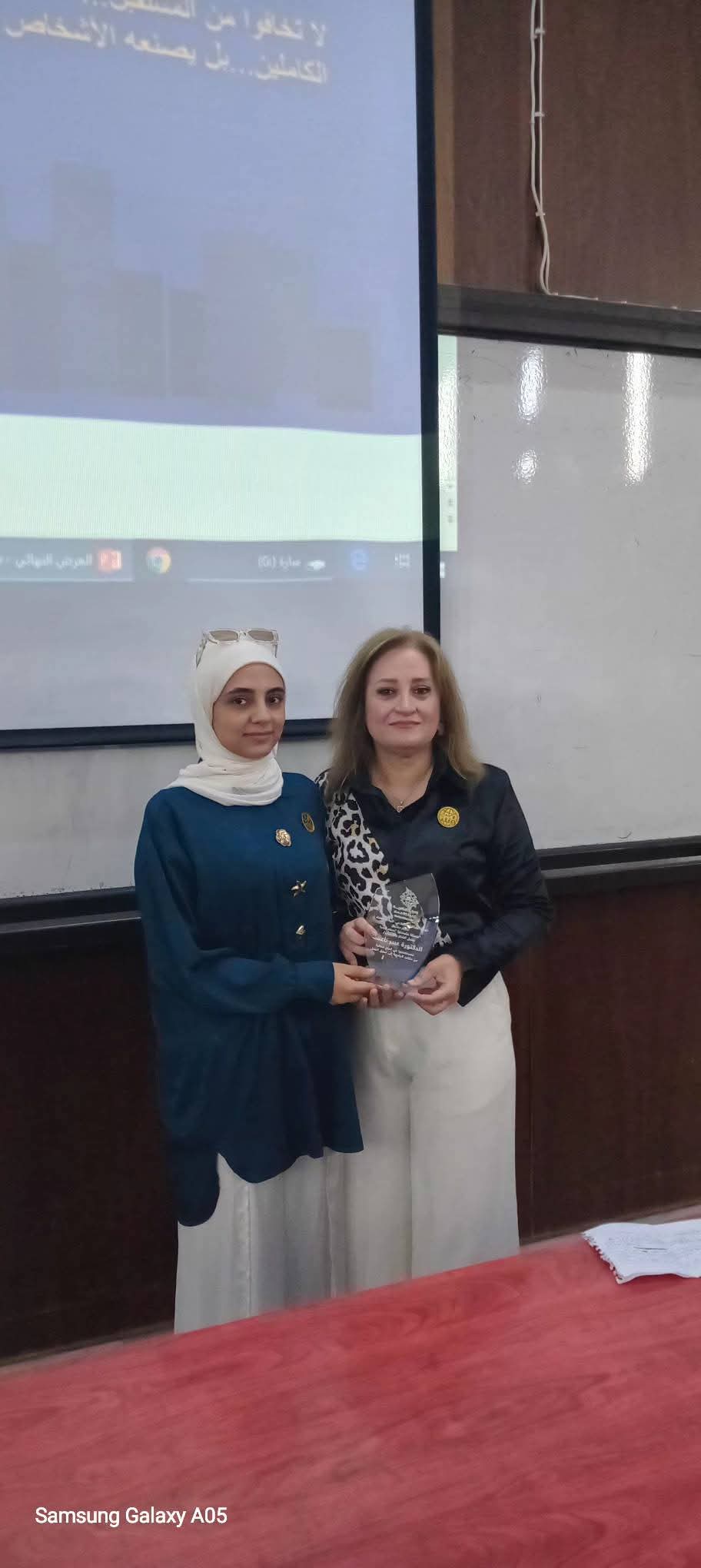 جلسة حوارية للدكتورة عبير ناعسة بعنوان "من مقاعد الجامعة إلى سوق العمل" موجهة لطلاب التعليم المفتوح 