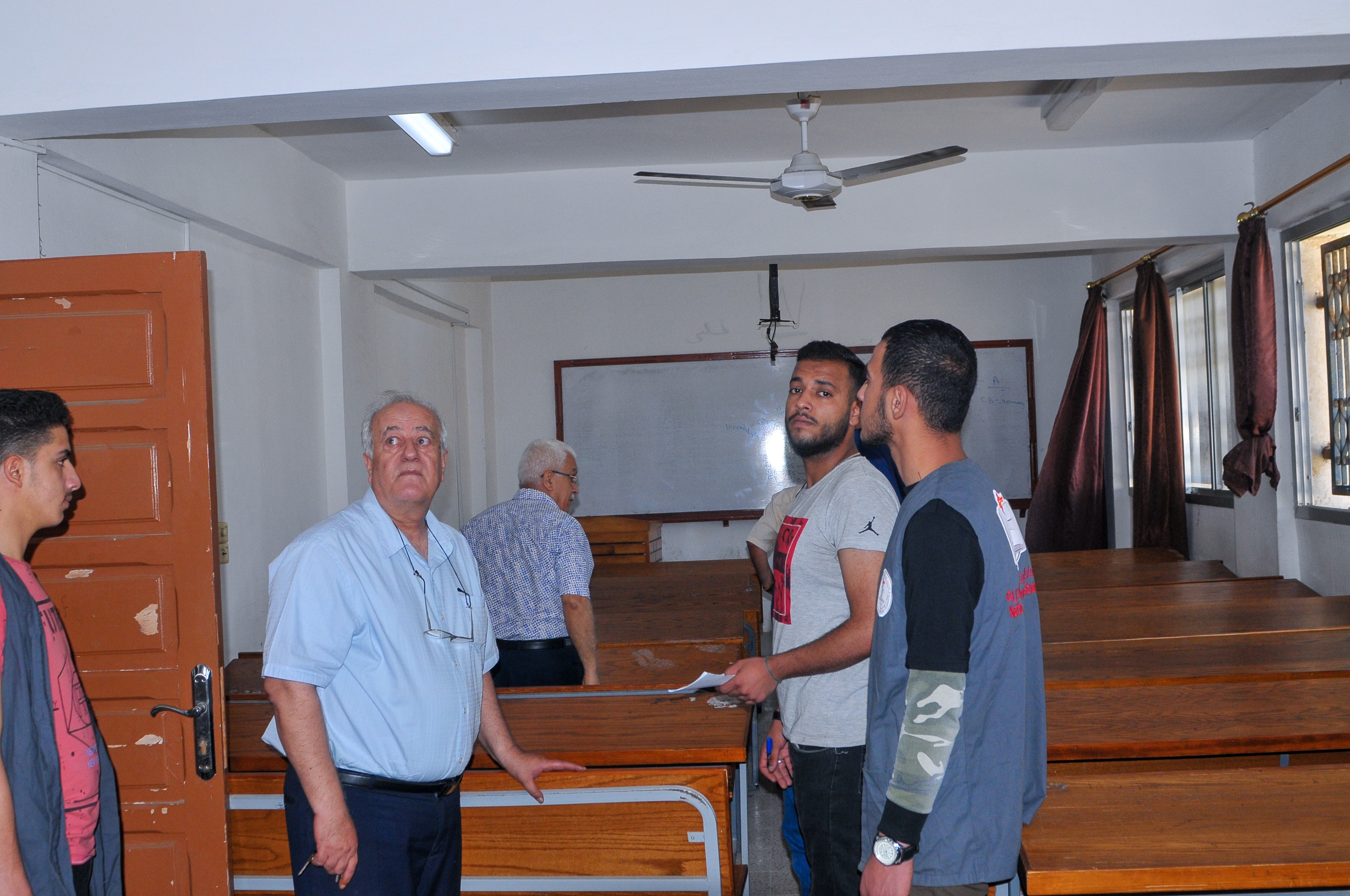 أعمال الصيانة في الكلية التطبيقية قبل بدء العملية الامتحانية