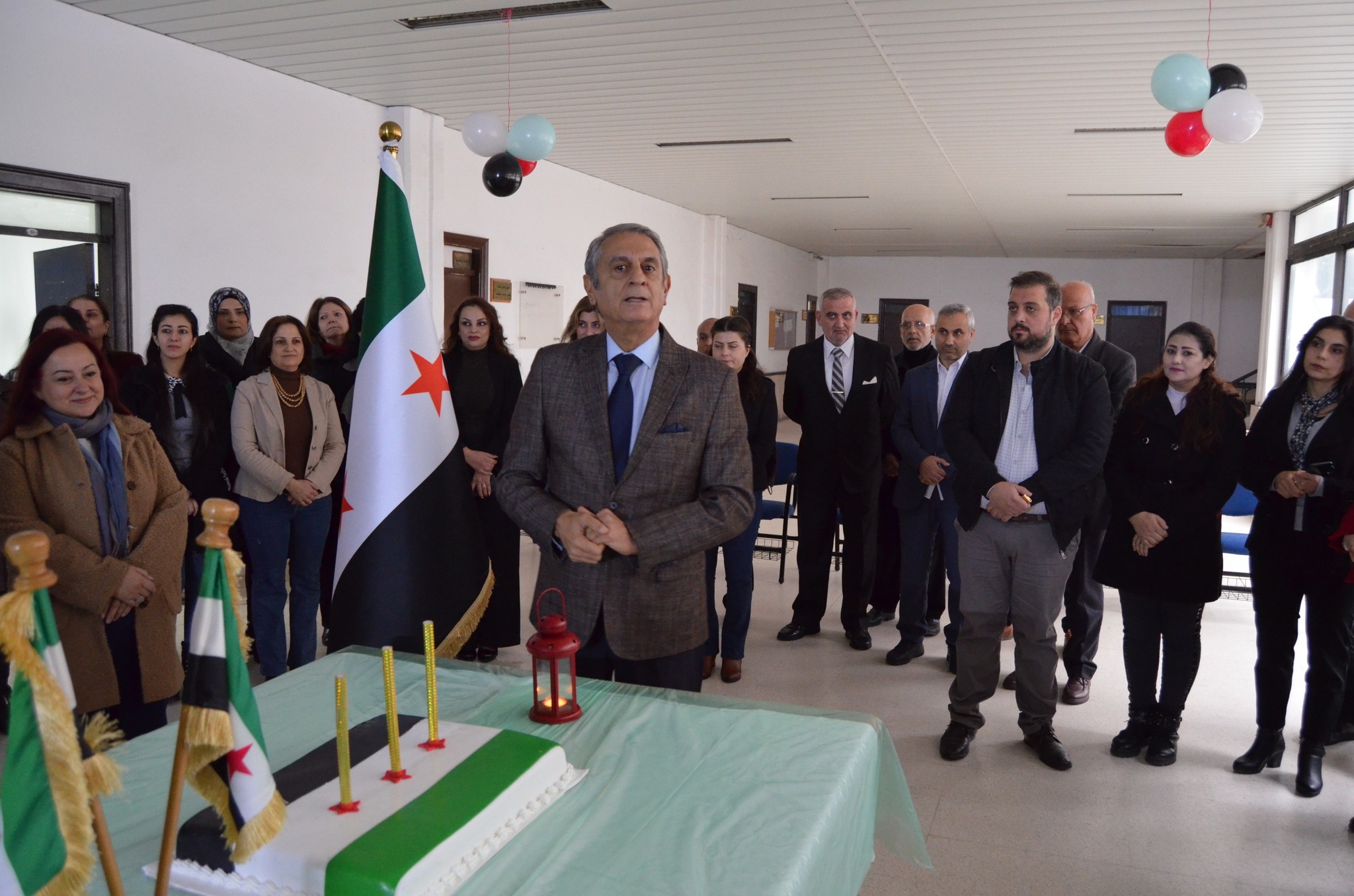 جانب من الاحتفال الذي أقامه المعهد العالي للغات في جامعة اللاذقية اليوم بمناسبة عيد التحرير