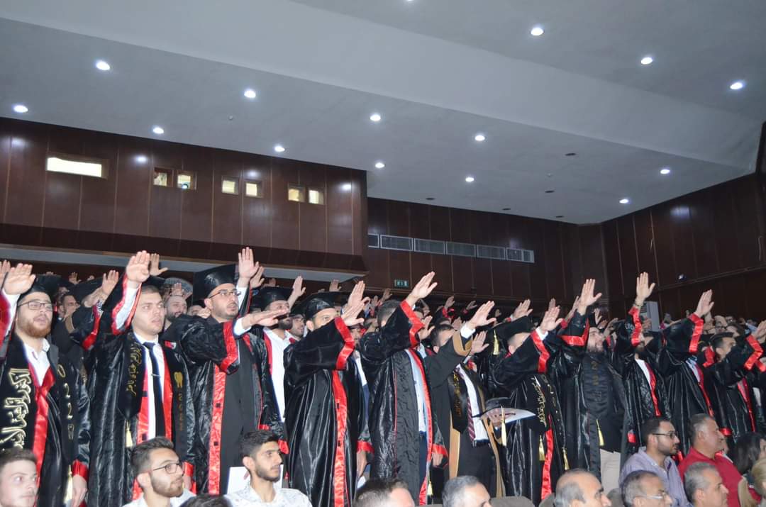  جامعة تشرين تحتفل بتخريج 300 طالبا و طالبة من كلية طب الاسنان
