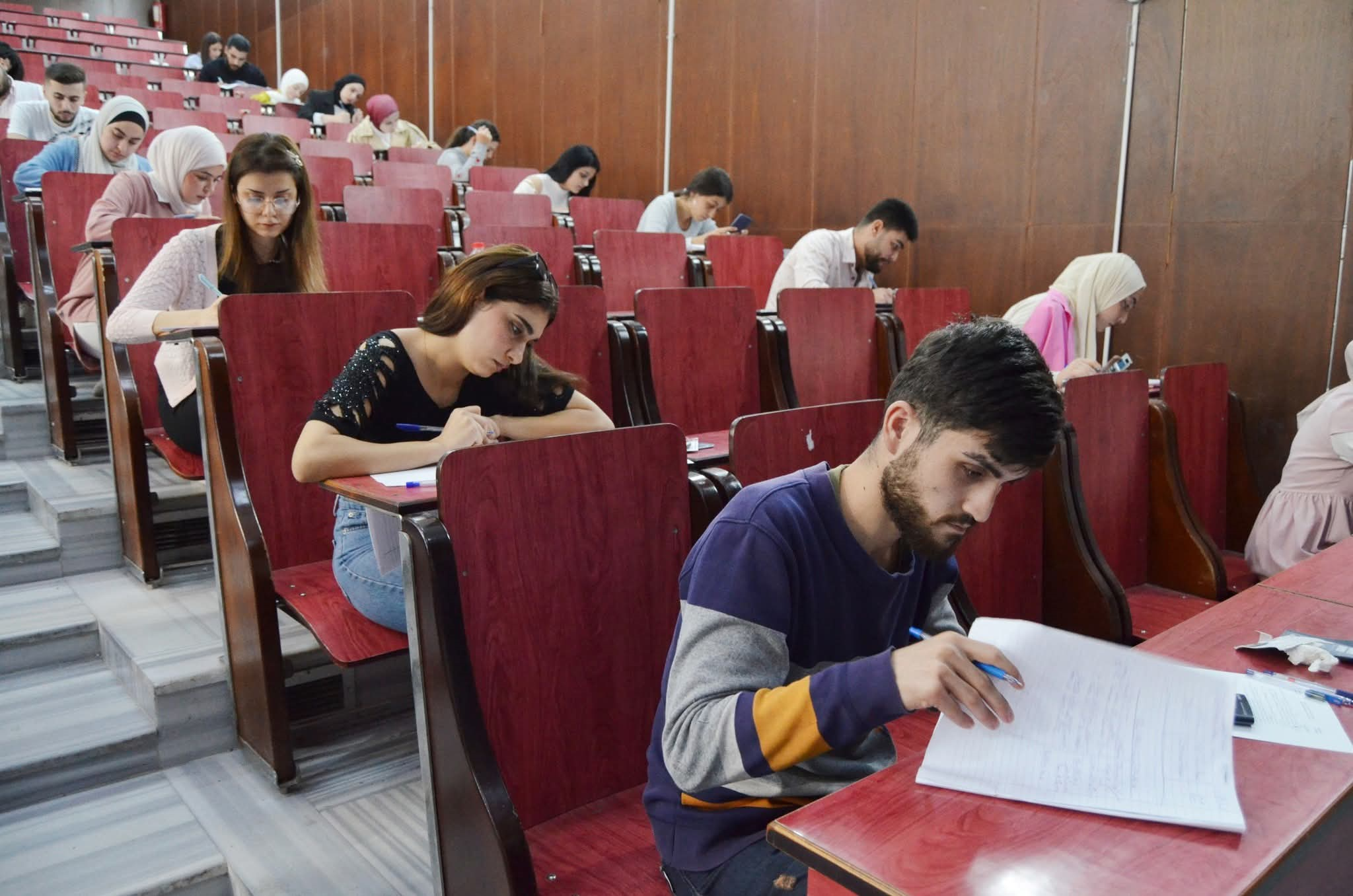 امتحانات الدورة التكميلية في كلية الاقتصاد بجامعة اللاذقية