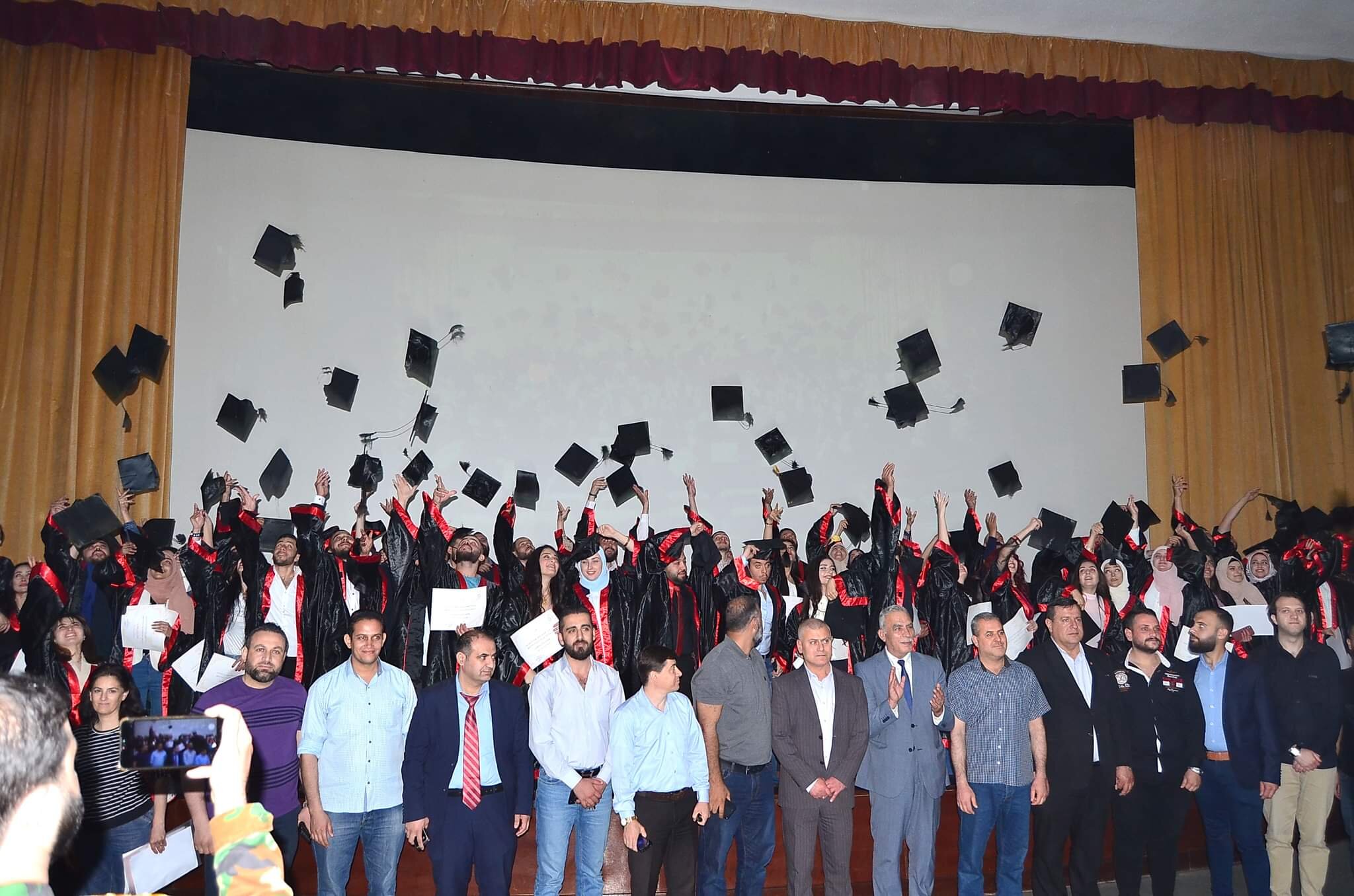 جامعة تشرين تحتفل بتخريج ١٥٨ طالبا و طالبة من كلية الحقوق
