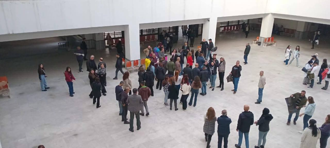 حملة النظافة في محيط كلية الاقتصاد بمناسبة عيد التحرير