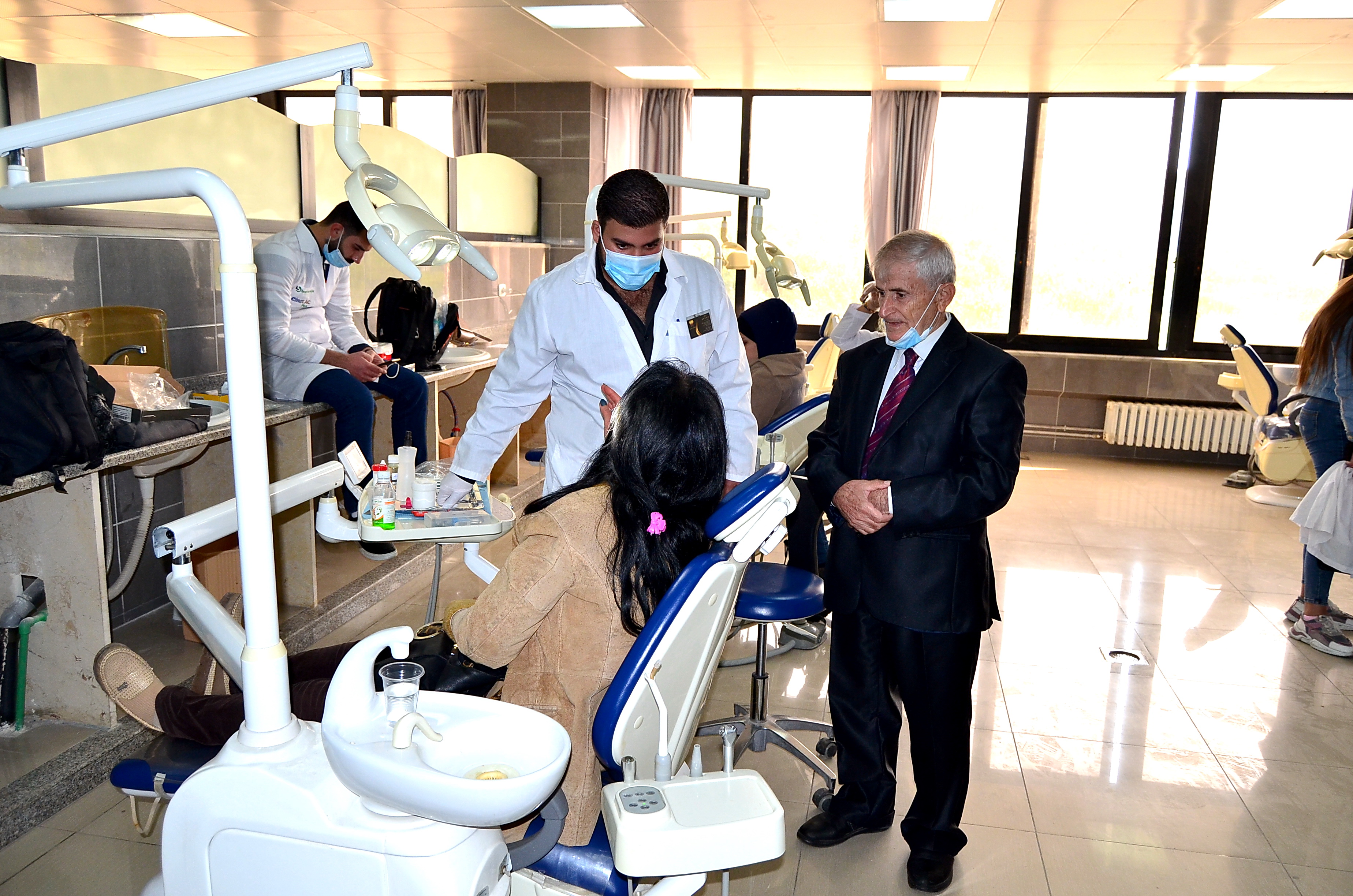 جولة تفقدية على اروقة ومختبرات كلية طب الاسنان بجامعة تشرين