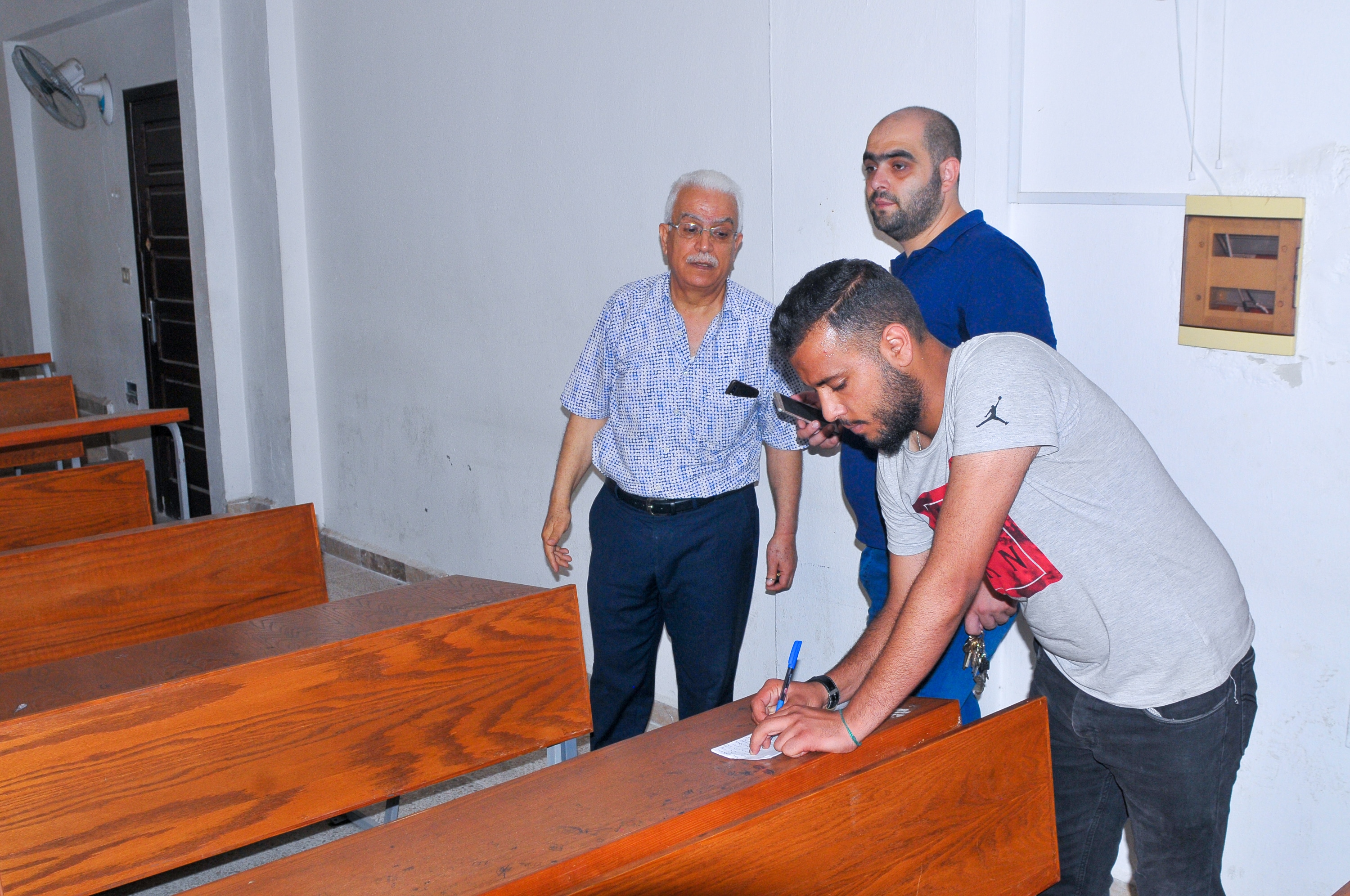 أعمال الصيانة في الكلية التطبيقية قبل بدء العملية الامتحانية