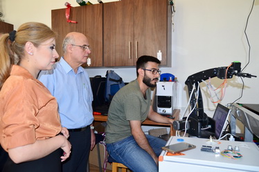 اطلاع أمين فرع الجامعة للحزب الدكتورة ميرنا دلالة و رئيس الجامعة الدكتور بسام حسن على التجهيزات و التقنيات في مخابر كلية الهندسة الميكانيكية و الكهربائية 