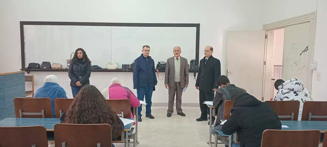 جولة نائب رئيس الجامعة للتعليم المفتوح أ.د. محمد عكروش على امتحانات كلية الاقتصاد للفصل الأول 2025-2026