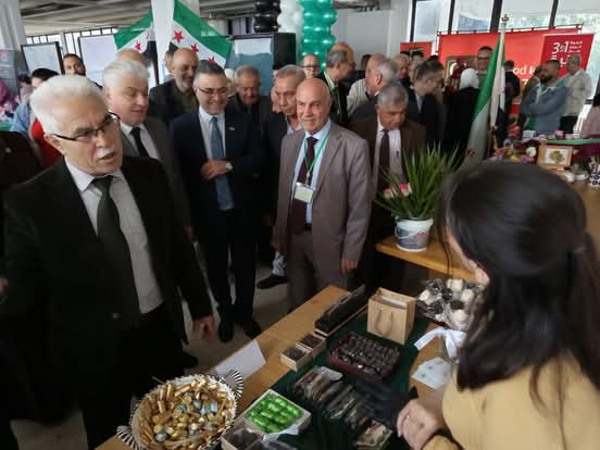 افتتاح معرض المنتجات الزراعية في بهو كلية الهندسة الزراعية