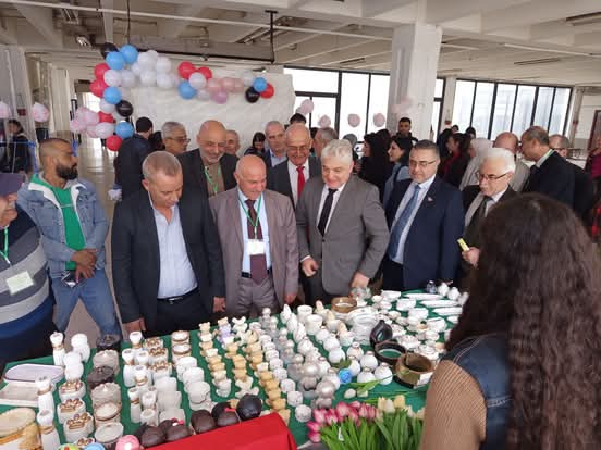 افتتاح معرض المنتجات الزراعية في بهو كلية الهندسة الزراعية