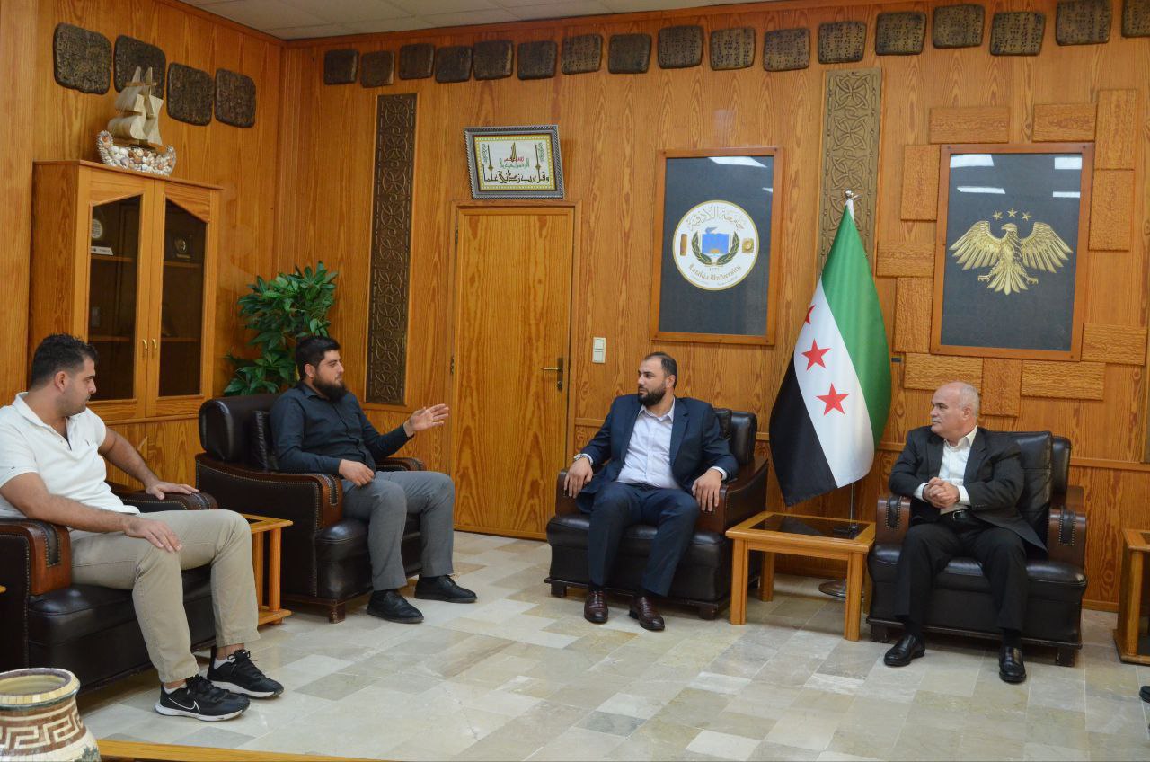 رئيس جامعة اللاذقية يبحث مع رئيس اتحاد عمال اللاذقية قضايا العمال المهنية والمعيشية ة ع 