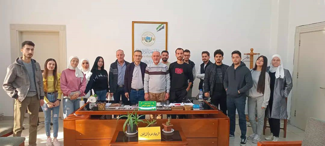 استقبال عميد كلية الاقتصاد الفريق التطوعي الطلابي بكلية الاقتصاد