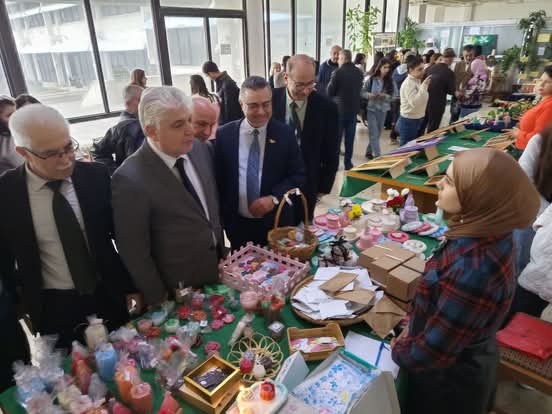 افتتاح معرض المنتجات الزراعية في بهو كلية الهندسة الزراعية