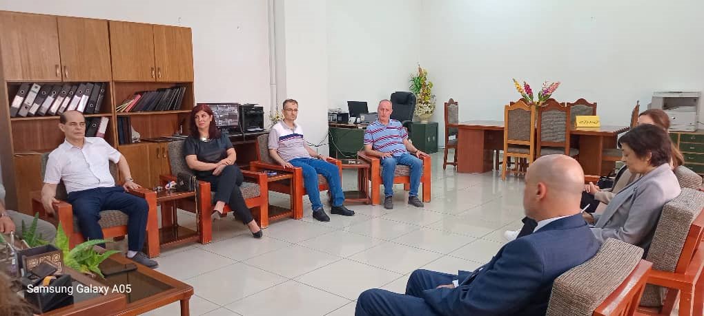 زيارة المدير التنفيذي لمحطة الحاويات في مرفأ اللاذقية والوفد المرافق له إلى كلية الاقتصاد