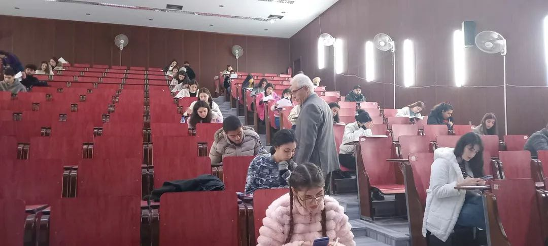 جولة نائب رئيس الجامعة للتعليم المفتوح أ.د. محمد عكروش على امتحانات كلية الاقتصاد للفصل الأول 2025-2026