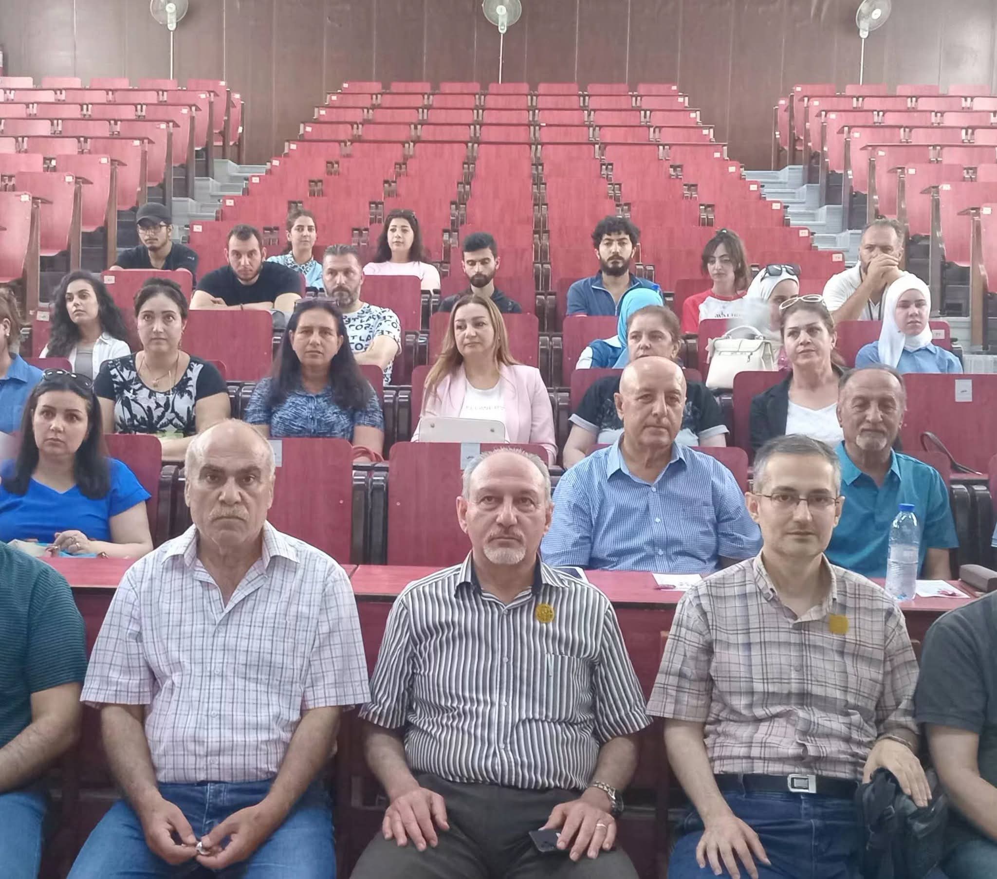 جلسة حوارية للدكتورة عبير ناعسة بعنوان "من مقاعد الجامعة إلى سوق العمل" موجهة لطلاب التعليم المفتوح 